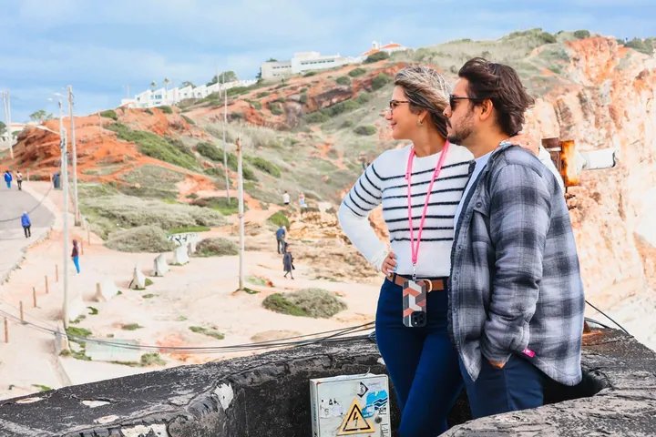 José Roberto Rodríguez Duque with his wife on the coast